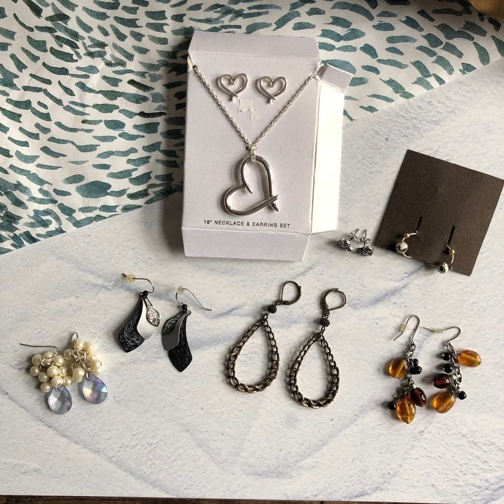 Jewelry Lot: 7 Pairs of Earrings, Heart Necklace